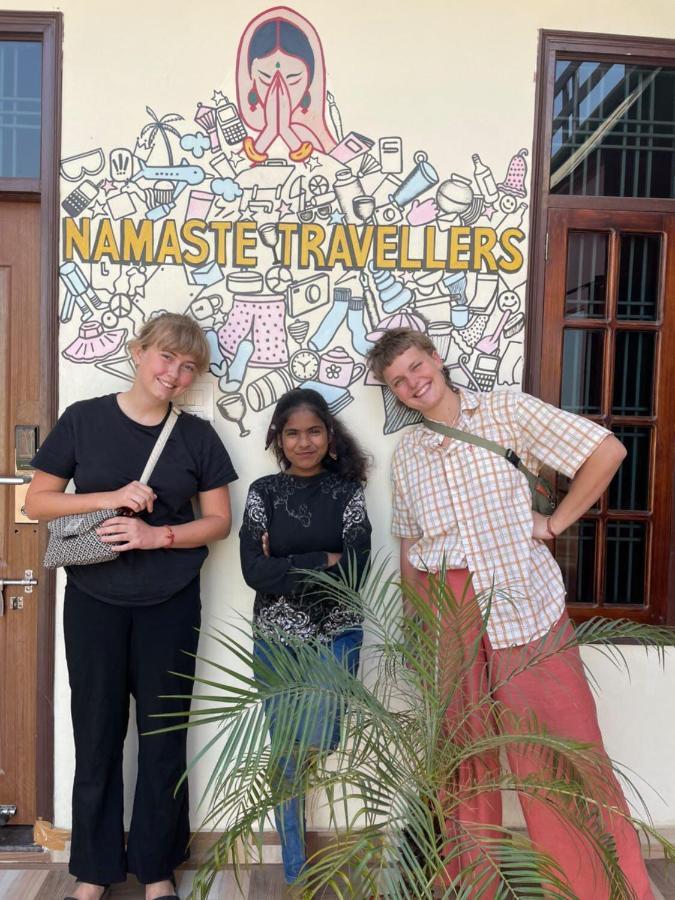 Hashtag Traveler'S Hostel ลัคเนา ภายนอก รูปภาพ