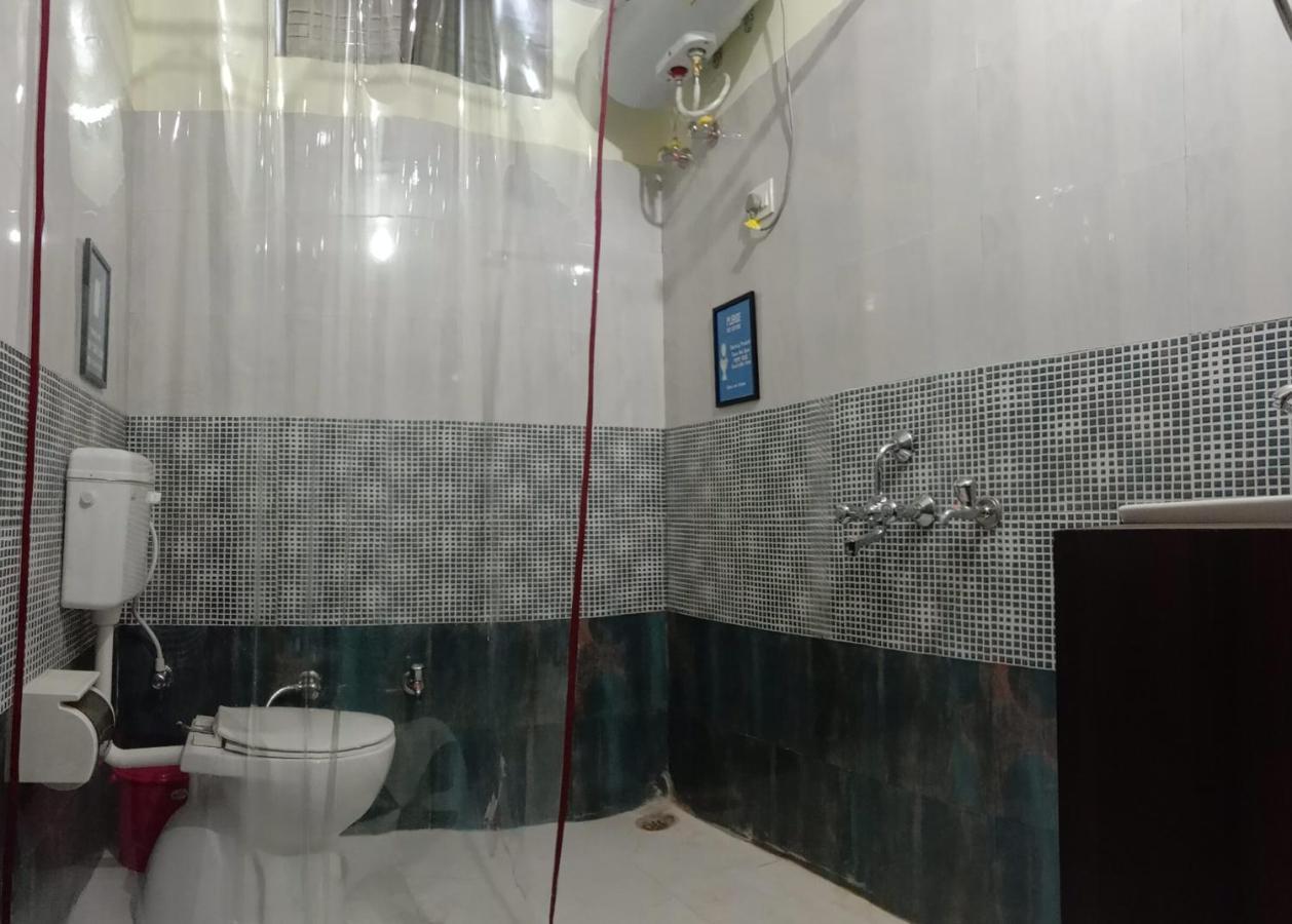 Hashtag Traveler'S Hostel ลัคเนา ภายนอก รูปภาพ