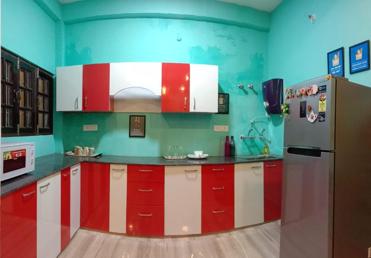 Hashtag Traveler'S Hostel ลัคเนา ภายนอก รูปภาพ