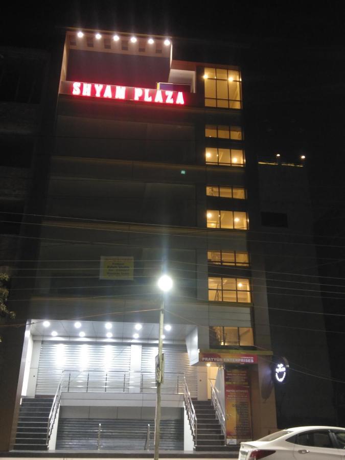 Hashtag Traveler'S Hostel ลัคเนา ภายนอก รูปภาพ