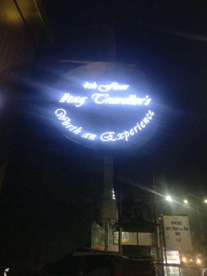 Hashtag Traveler'S Hostel ลัคเนา ภายนอก รูปภาพ