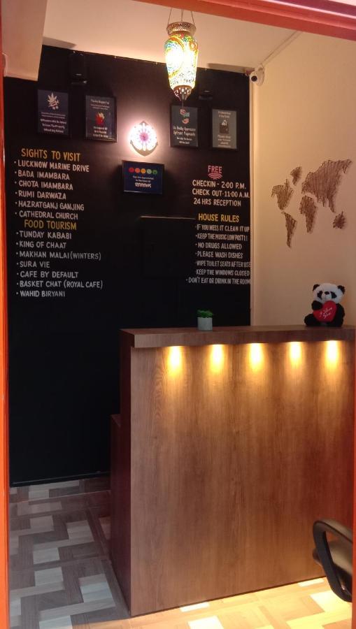 Hashtag Traveler'S Hostel ลัคเนา ภายนอก รูปภาพ
